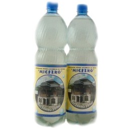 Woda mineralna niegazowana "Mieszko" 1,5 l.
