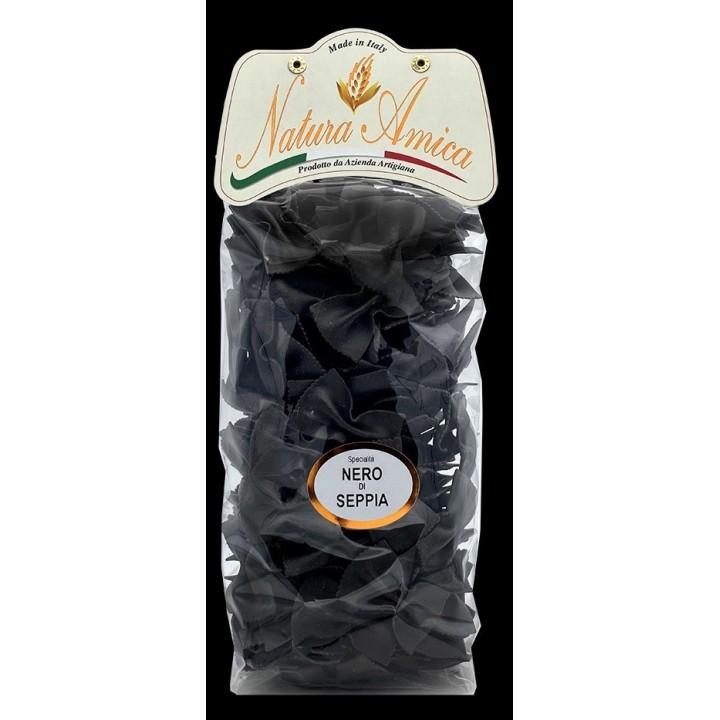 Makaron farfalle z atramentem z kałamarnicy